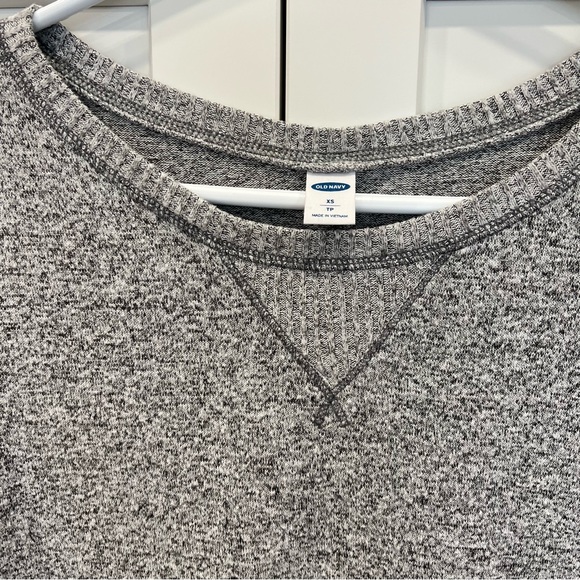 Old Navy Cropped T Shirt - Picture 2 of 4